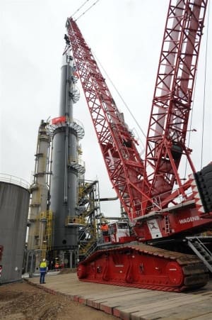 Article image of: Absorber kolom op fundatie geplaatst bij OCI in Geleen