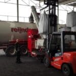 Article image of: Reijnders verlaadt cokes snel, stofvrij en veilig met Dino