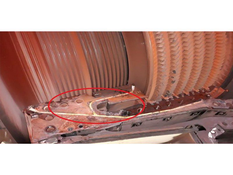 Turbine- of generatorcomponent waar op het metalen frame Chroom-6 aanslag is ontstaan