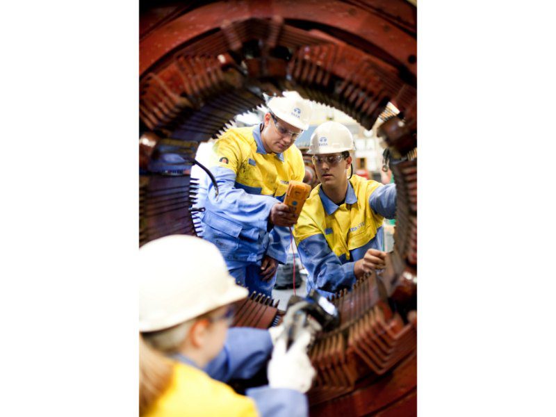 Onderhoud door medewerkers van HDT (Hoogovens Technische Dienst) bij Tata Steel IJmuiden.